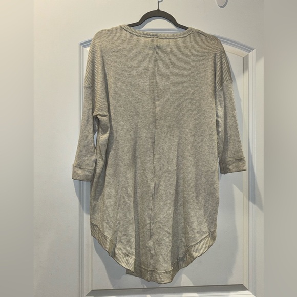 Gray High-Low Knit Sweater - Picture 3 of 5